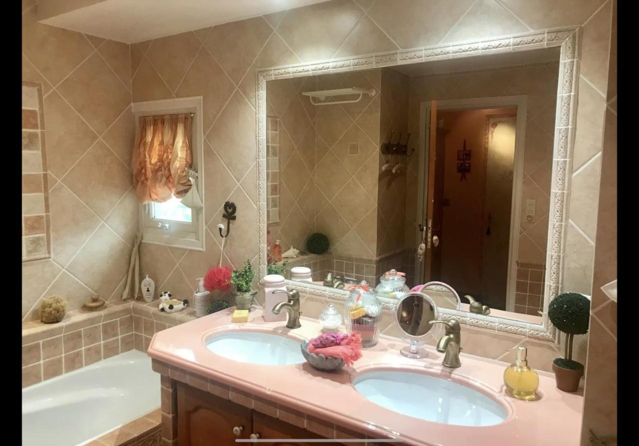 SUITE ROMANTIQUE et CHAMBRE BAROQUE à St Paul de Vence Esterno foto
