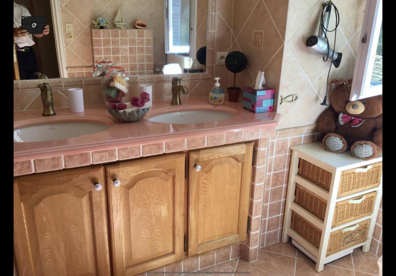 SUITE ROMANTIQUE et CHAMBRE BAROQUE à St Paul de Vence Esterno foto