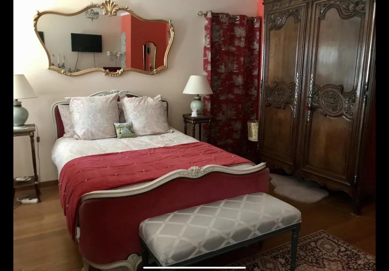 SUITE ROMANTIQUE et CHAMBRE BAROQUE à St Paul de Vence Esterno foto