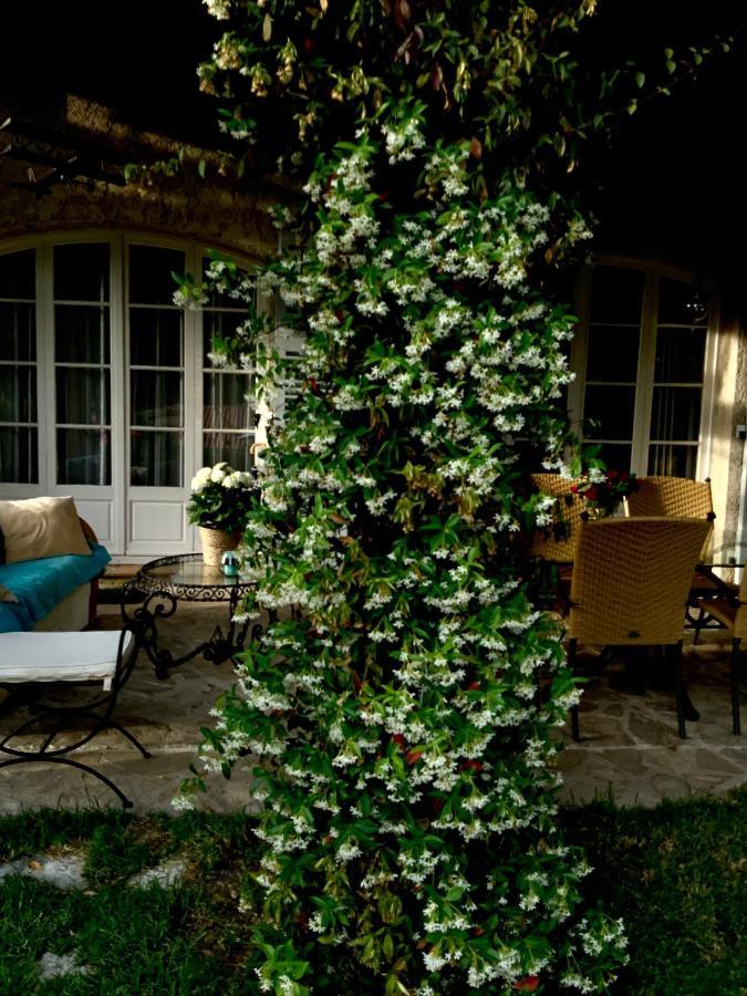SUITE ROMANTIQUE et CHAMBRE BAROQUE à St Paul de Vence Esterno foto